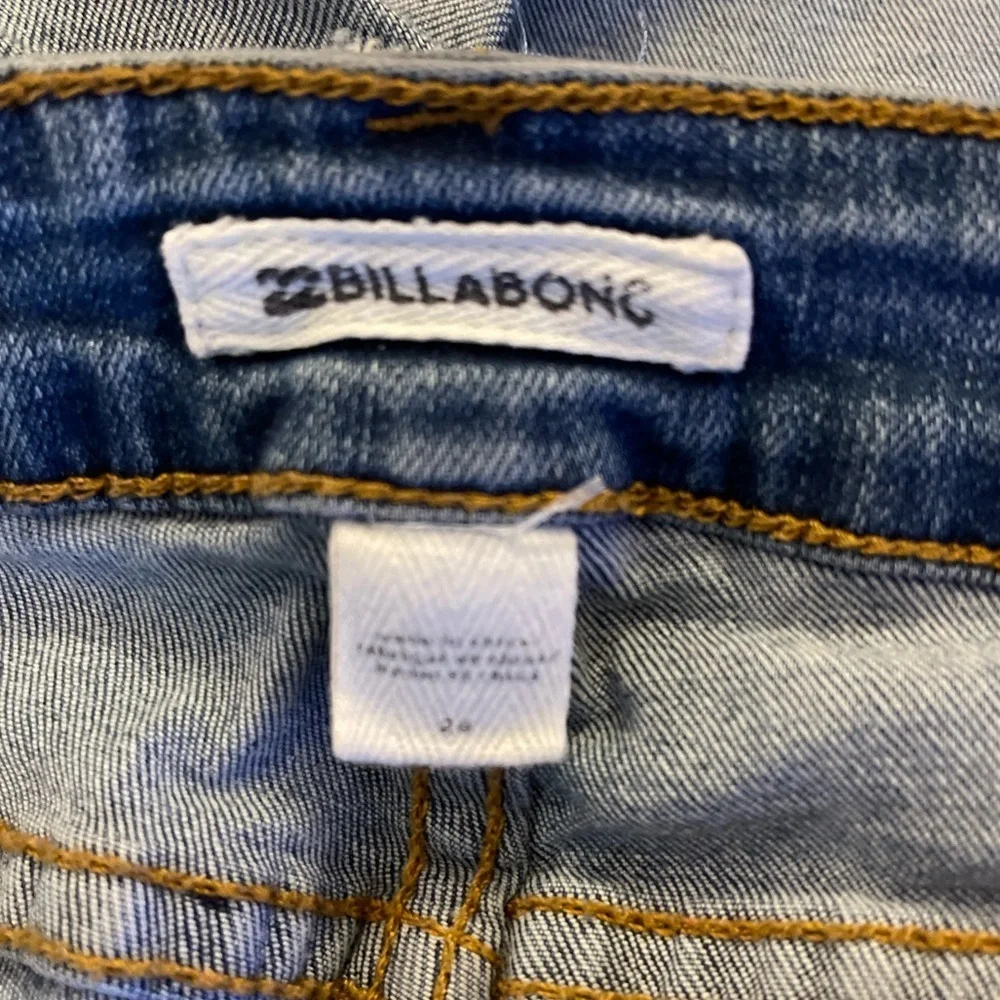 Billabong Buttoned Up button fly light wash raw hem distressed 5 pocket short 29